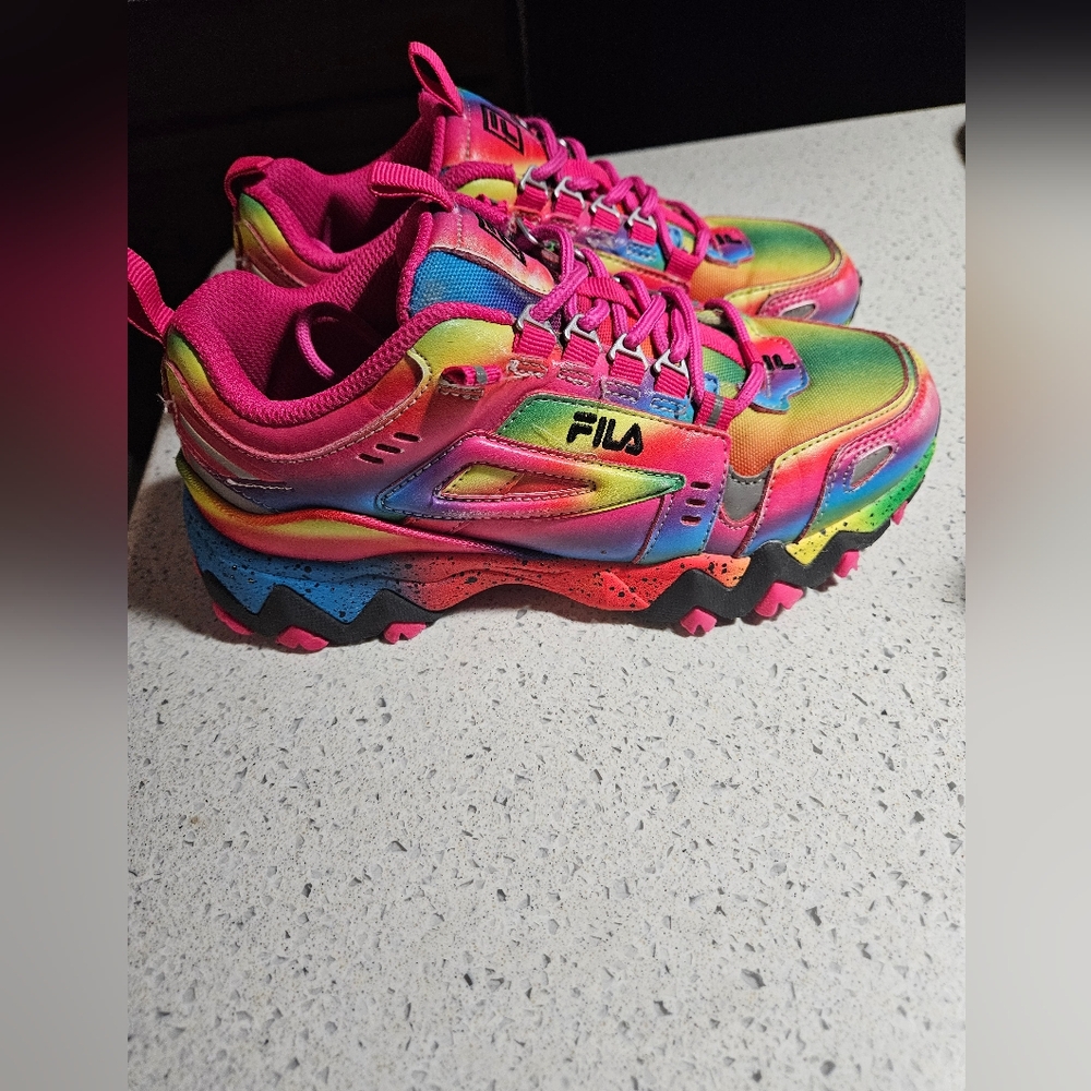 Girls Fila shoes size 4